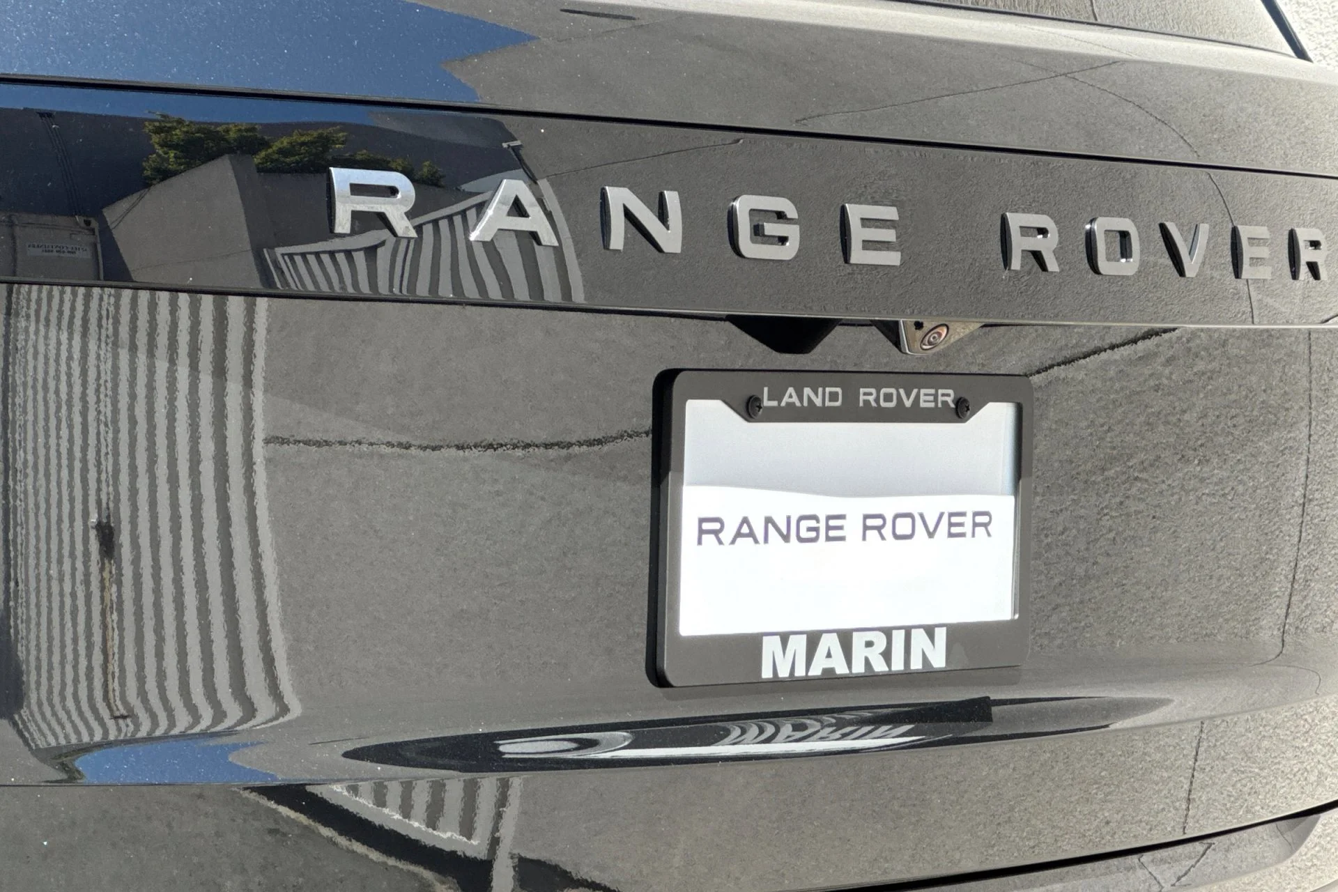 New 2026 Santorini Black Land Rover SE image 12
