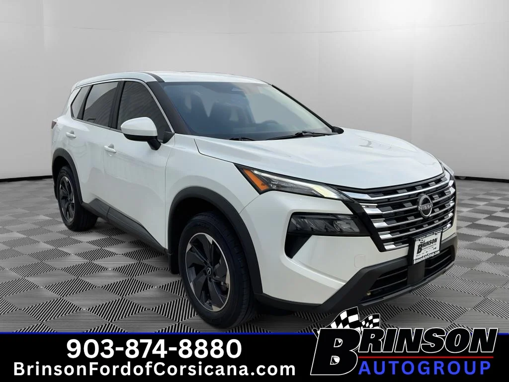 Used 2025 Everest White Pearl Nissan SV image 3