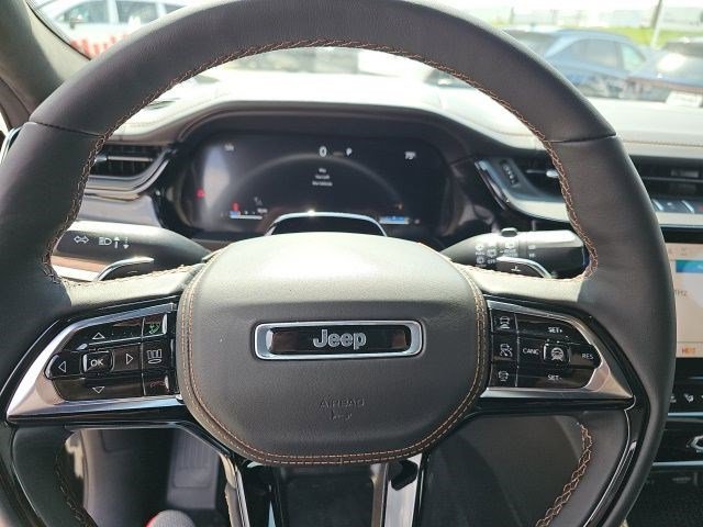 New 2026 Diamond Black Crystal Pearlcoat Jeep Summit image 17