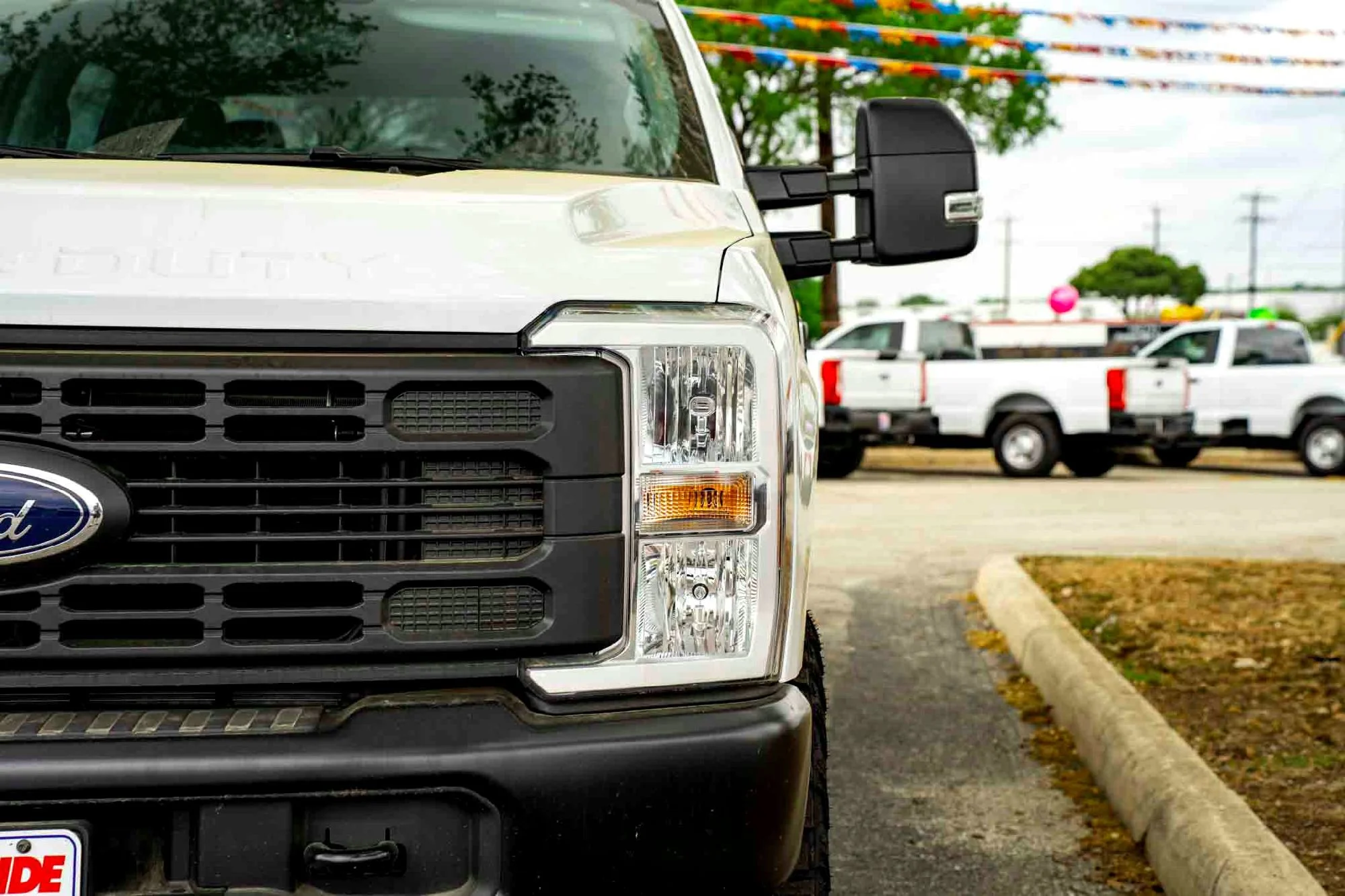 New 2026 Oxford White Ford XL image 8