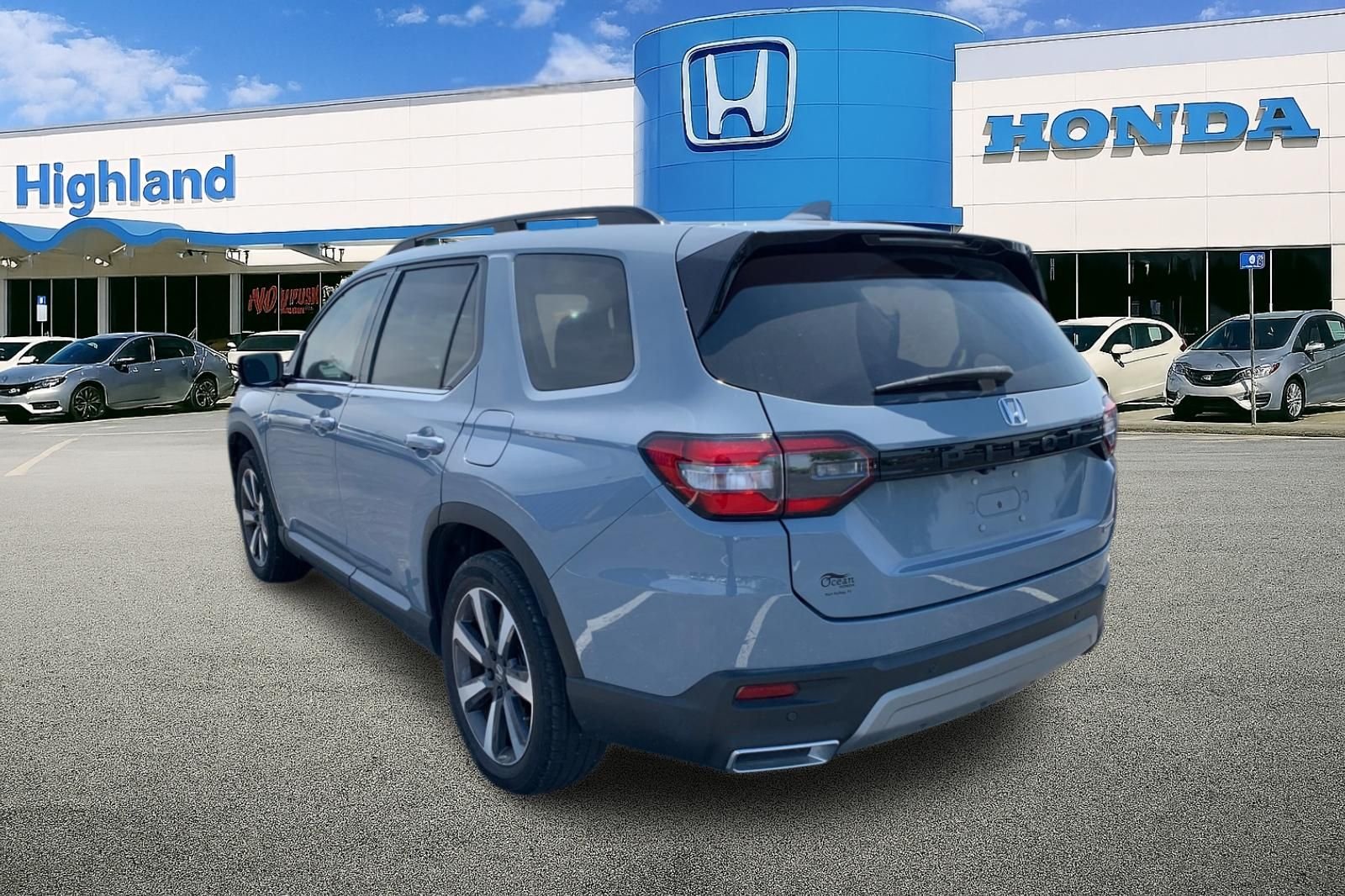Certified Used 2024  Honda Touring image 3
