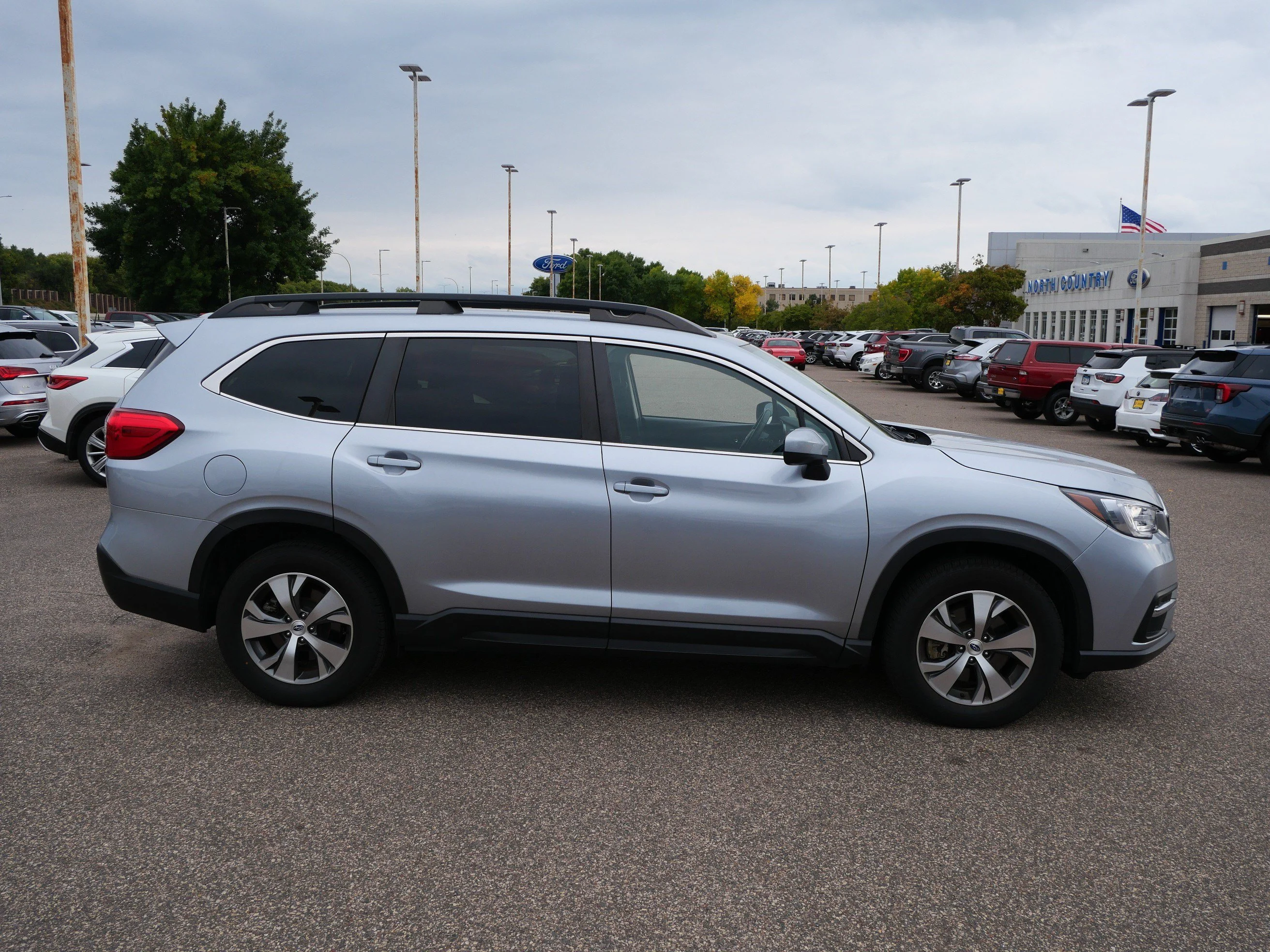 Used 2022 Ice Silver Metallic Subaru Premium image 8