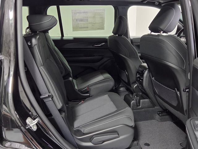 New 2026 Diamond Black Crystal Pearl-Coat Exterior Paint Jeep Laredo image 15