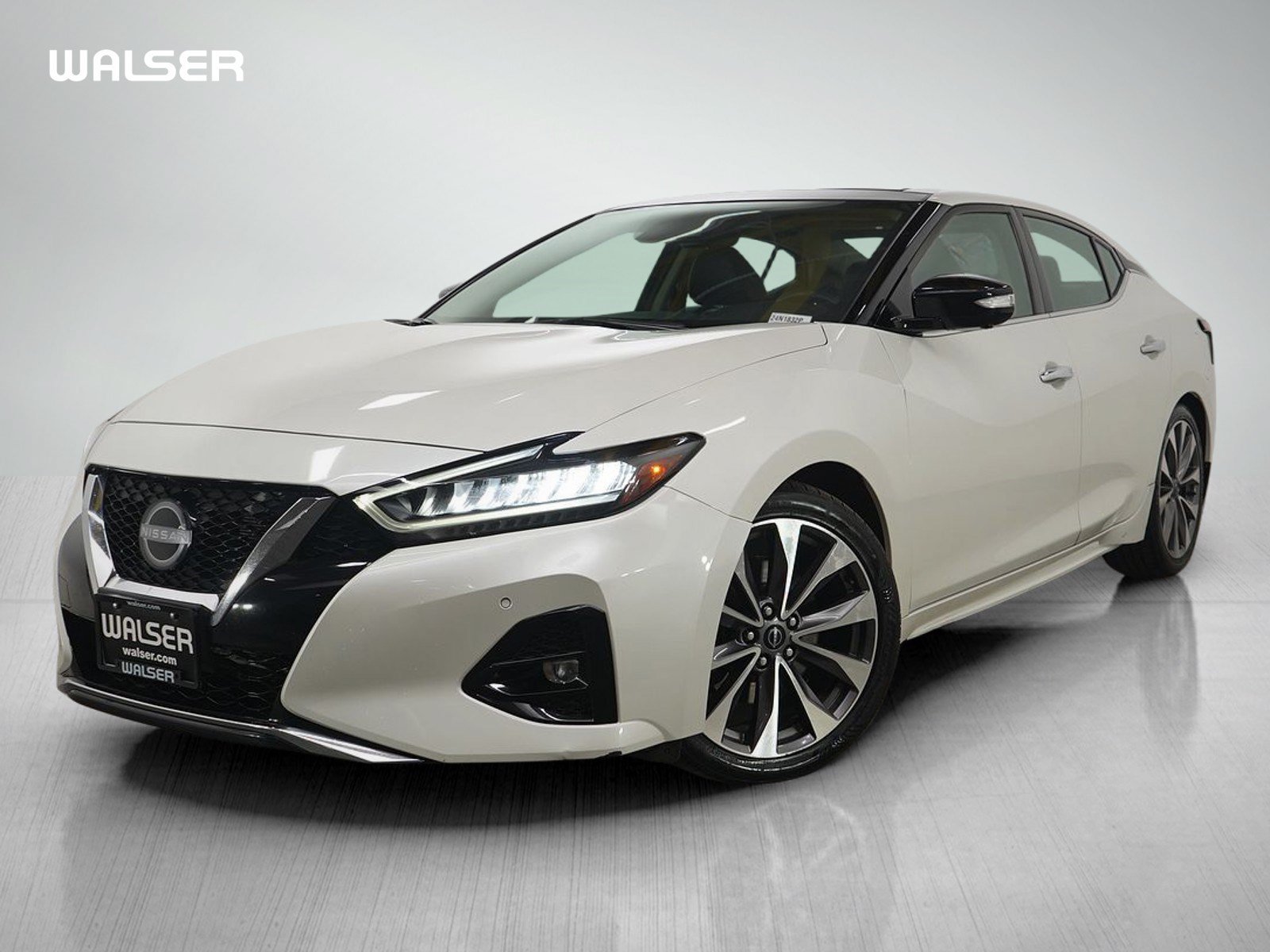 2023 Nissan Maxima Platinum's photo