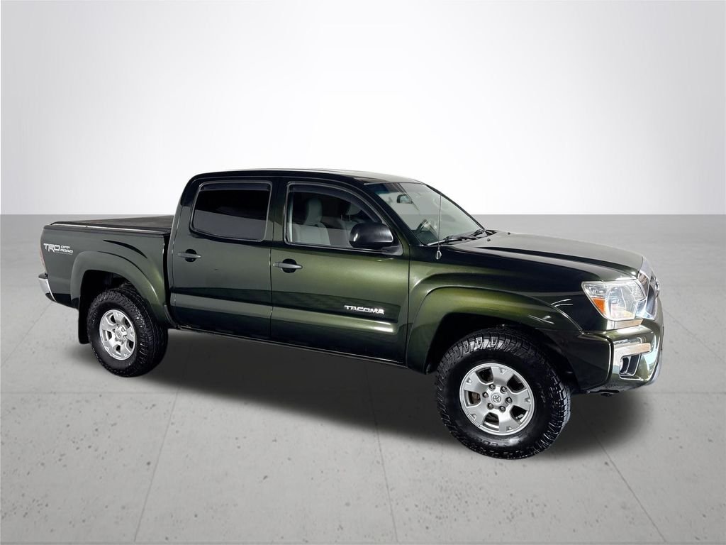 Used 2013 Green Toyota Base image 4