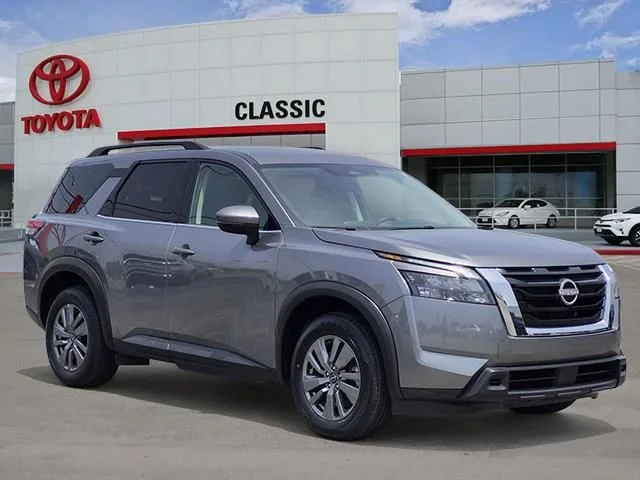 2024 Nissan Pathfinder SV