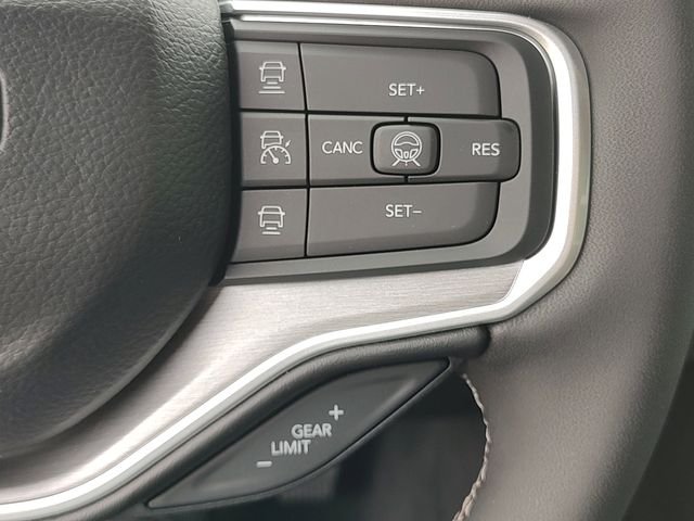 New 2026 Bright White Clear-Coat Exterior Paint Jeep Limited Reserve image 19