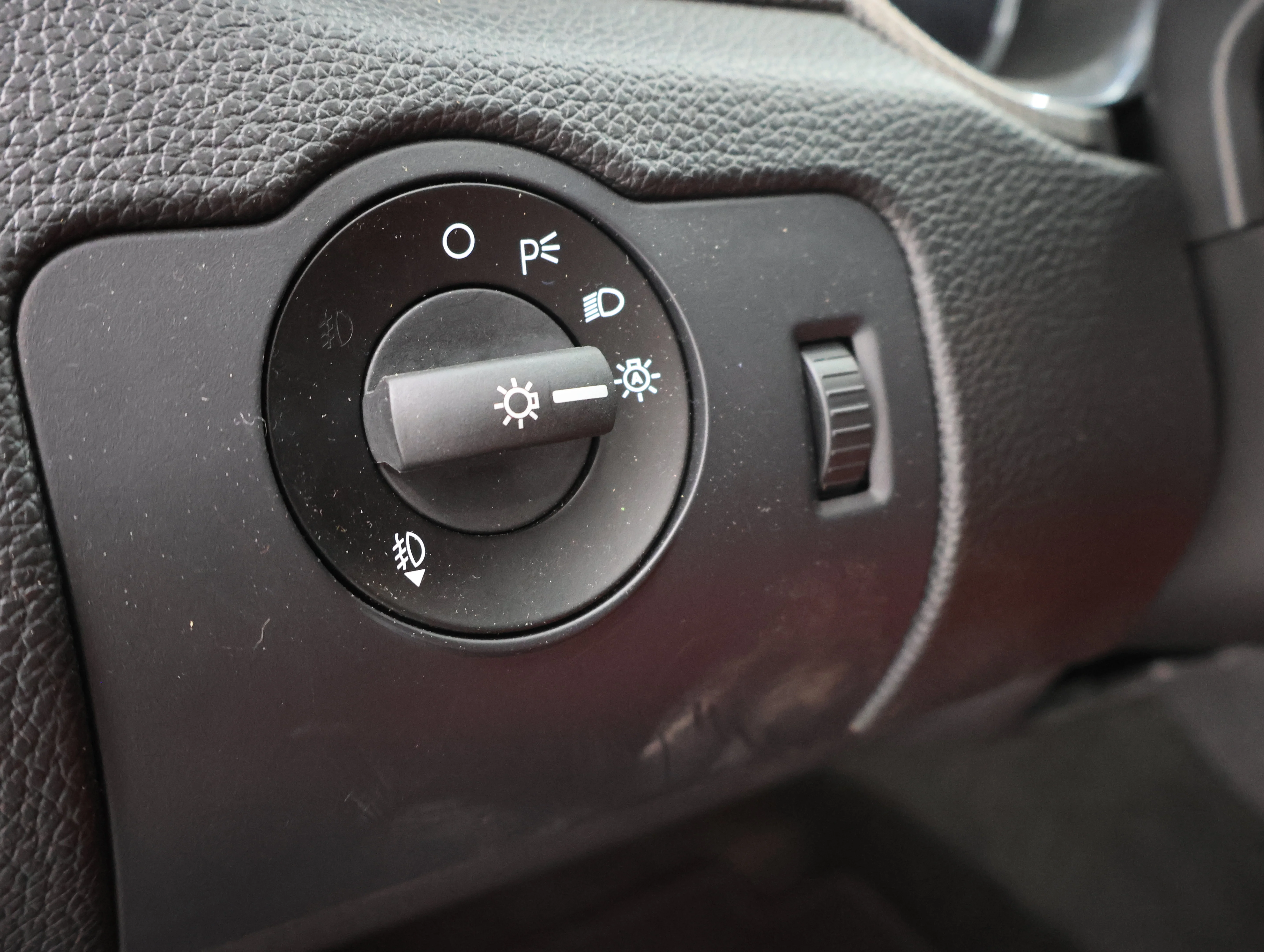 Used 2014 Sterling Gray Metallic Ford GT Premium image 35