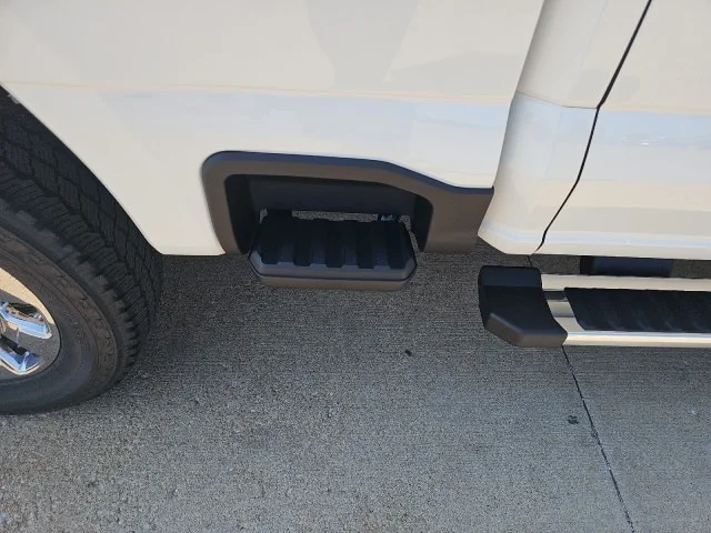 New 2026 Star White Metallic Tri-Coat Ford F-250® Lariat® image 40