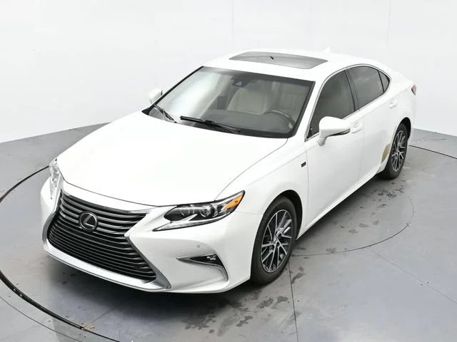 Used 2016 Eminent White Pea Lexus 4DR SDN image 19