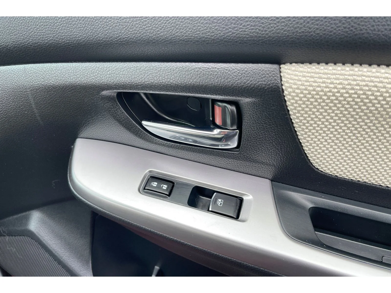 Used 2017 VENETIAN RED PEAR Subaru Premium image 21