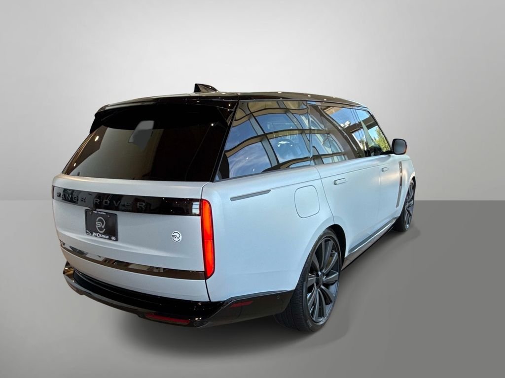 New 2026 Ethereal Frost Satin Land Rover SV Signature Suite image 30