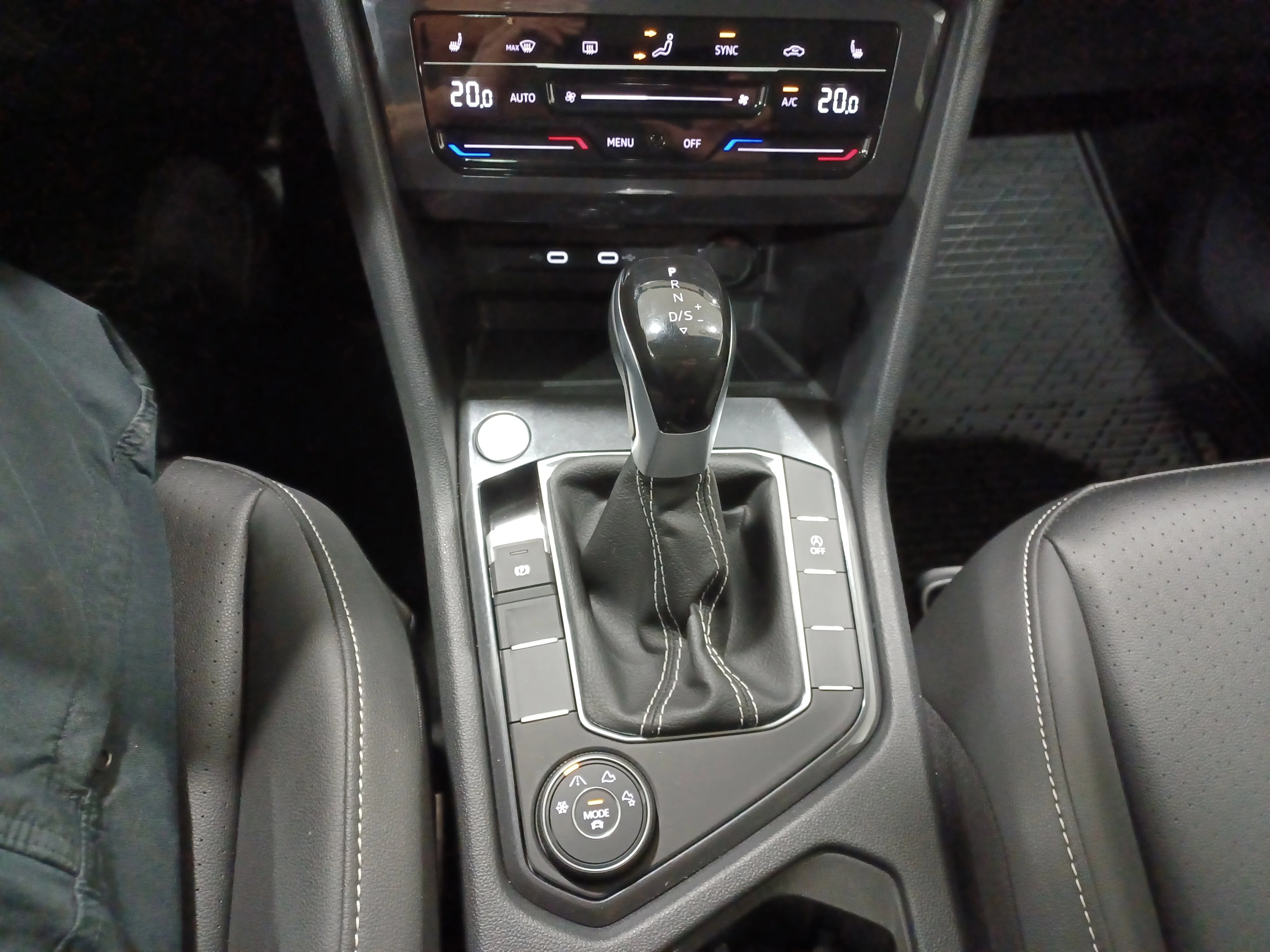 Certified Used 2024 Pure White Volkswagen Comfortline 4Motion*Adapt Cruise | Remote Start | Htd Lthr & Wheel | Pano Roof | Blind Spot Detect image 19