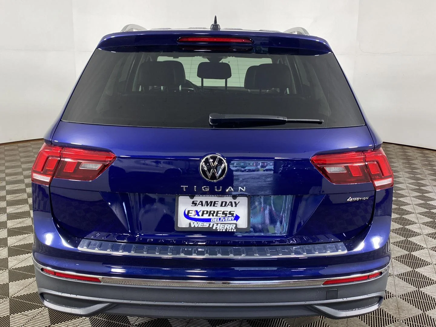 Used 2024 Atlantic Blue Metallic Volkswagen SE image 4