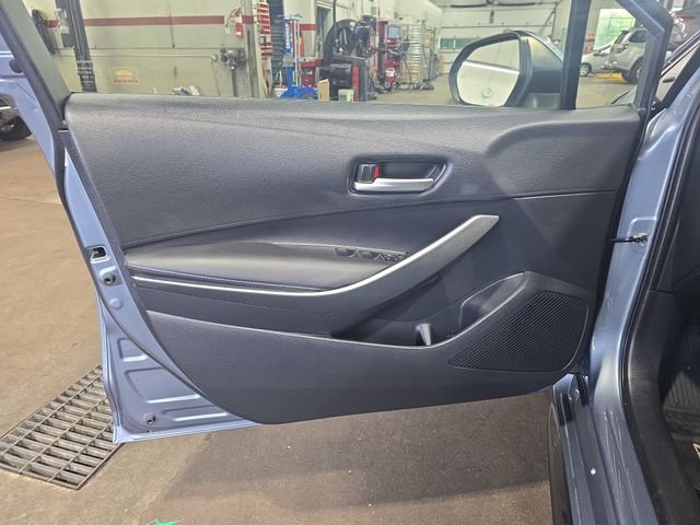 Used 2020  Toyota SE image 25