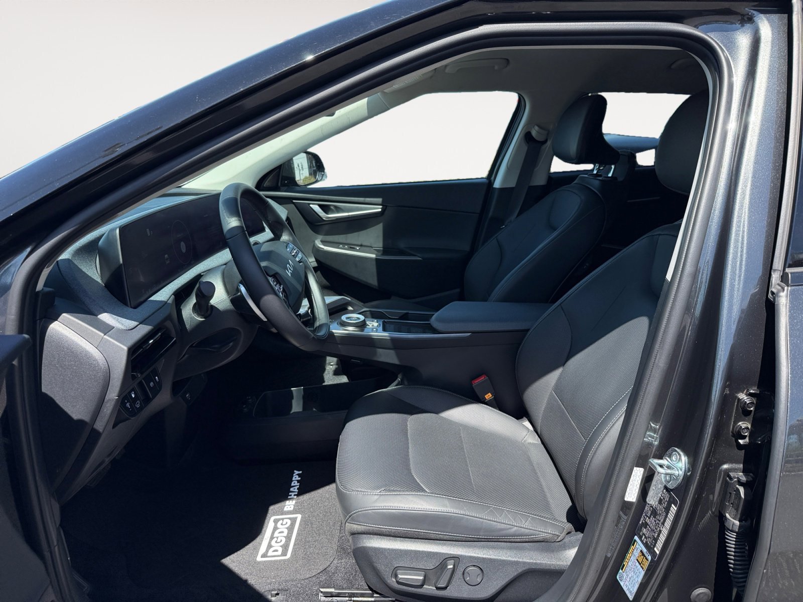 Certified Used 2023 Gray Kia Wind image 10