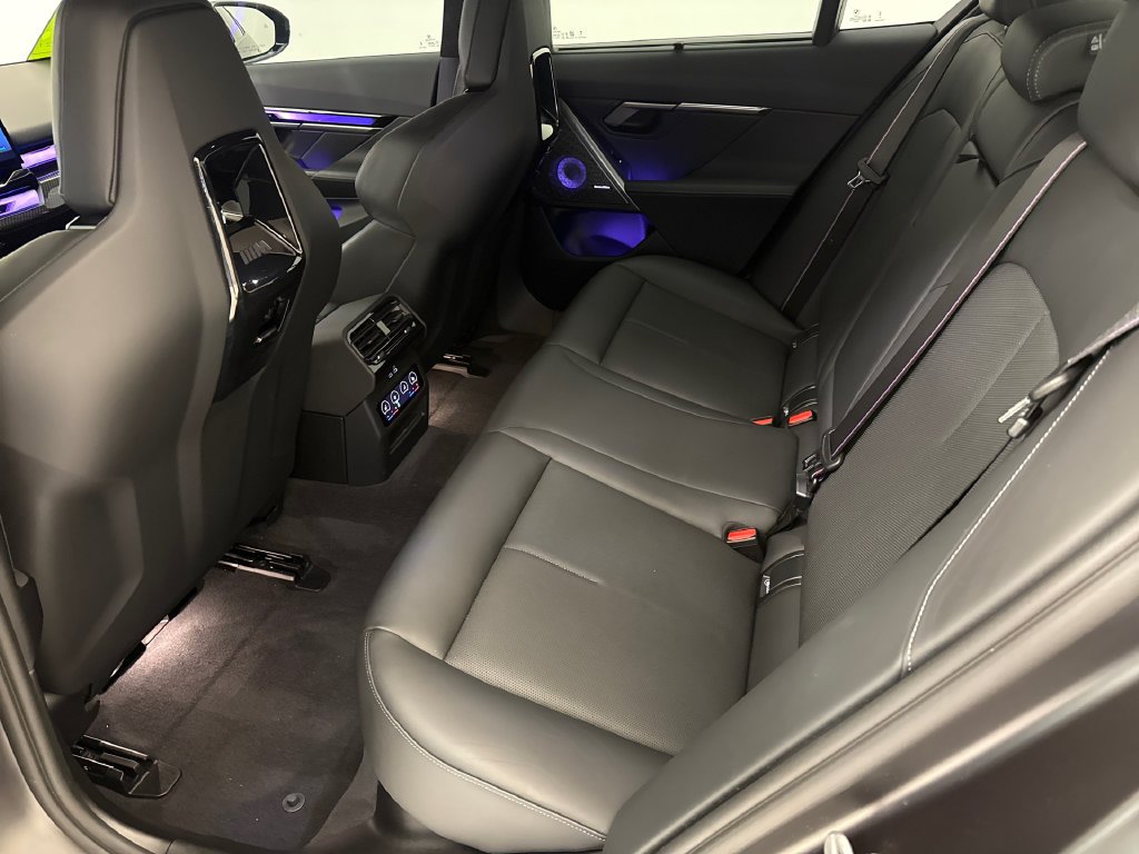 Used 2025 Grey BMW Base image 18