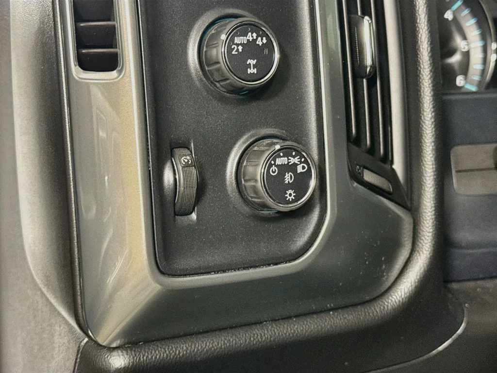 Used 2017 White Chevrolet LT image 10