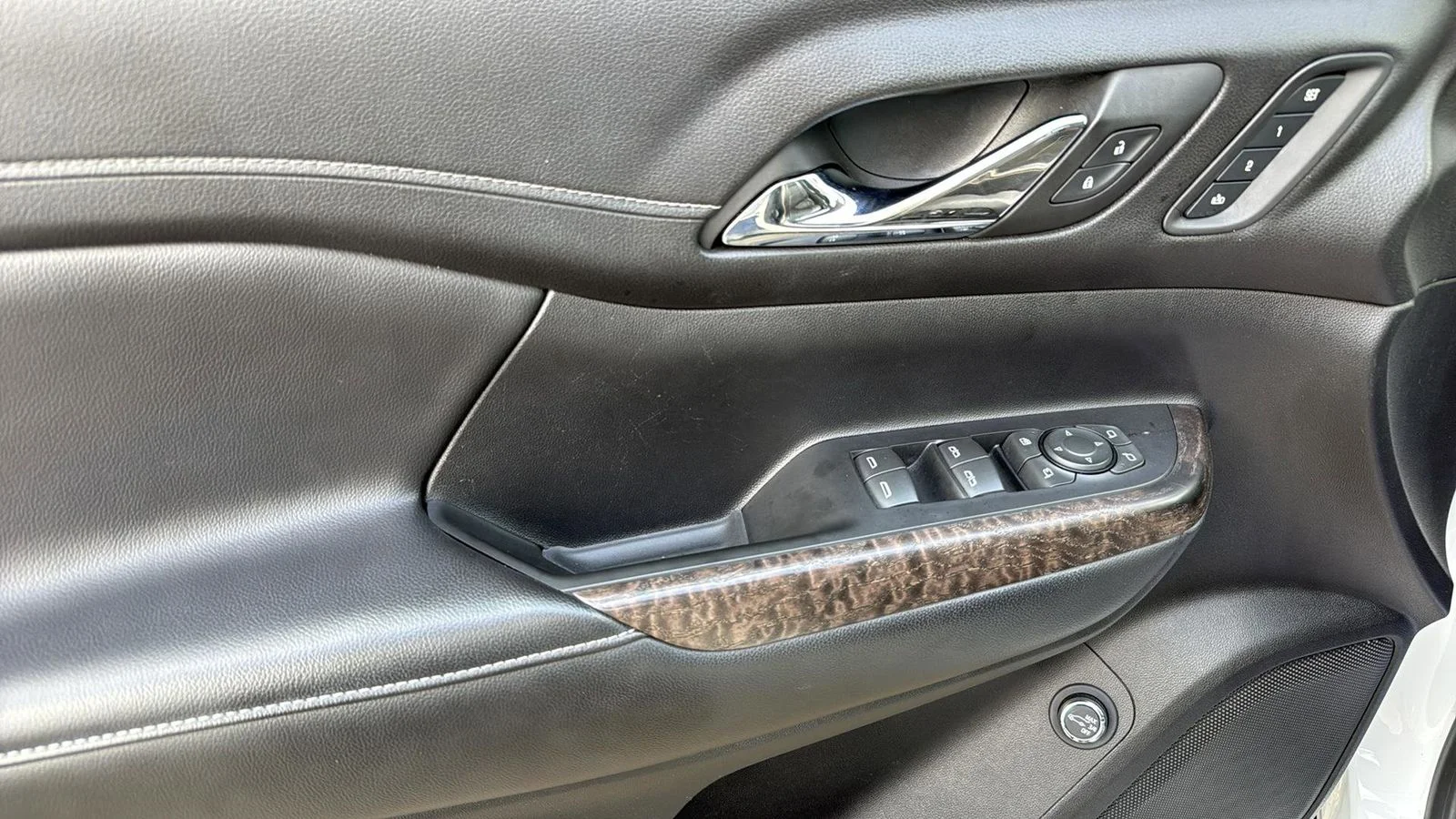 Used 2023 White GMC Denali image 12