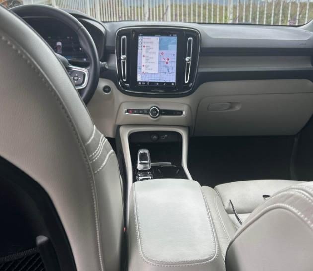 Used 2023 Onyx Black Metallic Volvo Ultimate Dark Theme image 3