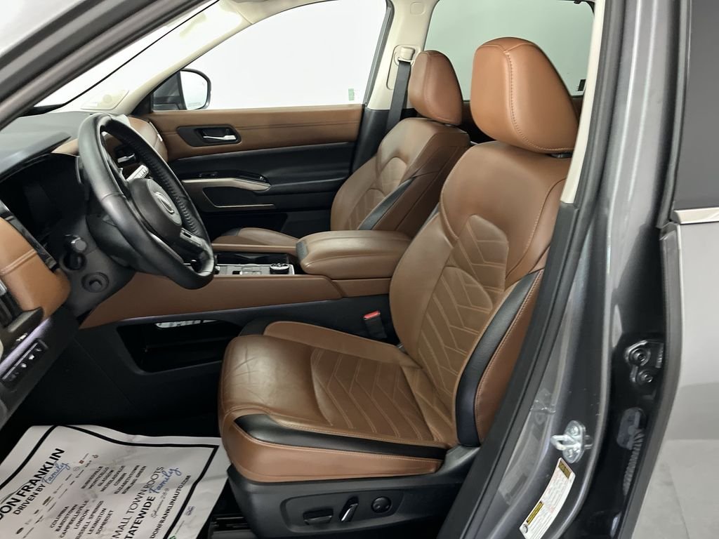 Used 2024 Gray Nissan Platinum image 15