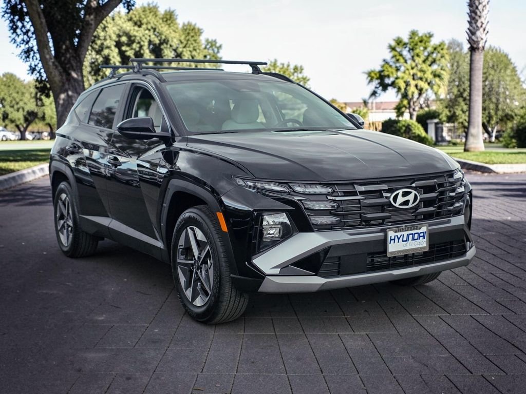 Certified Used 2025 Black Hyundai SEL image 4