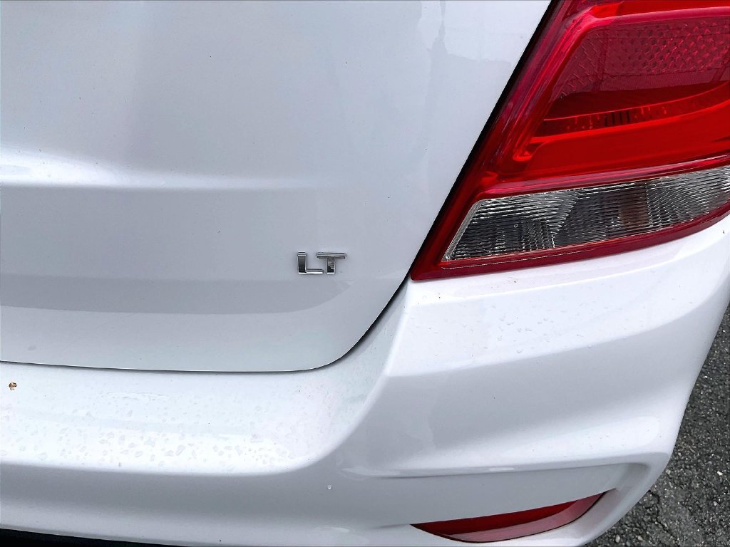 Used 2019 Summit White Chevrolet LT image 27