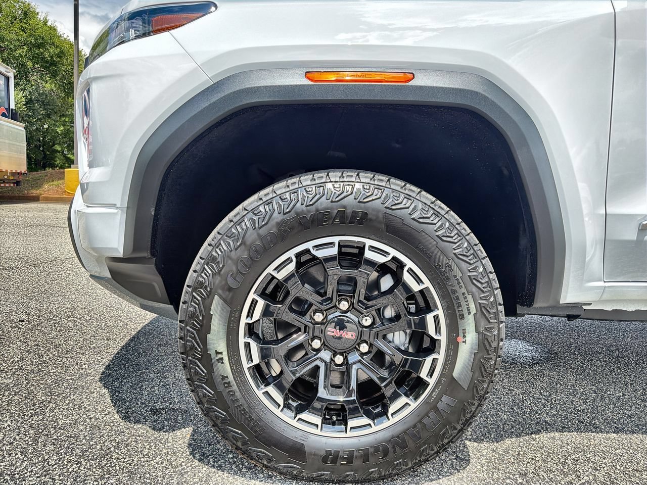 New 2026 Summit White GMC AT4 image 28