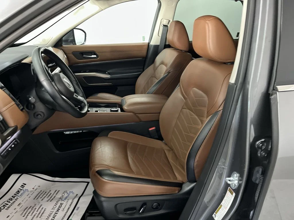 Used 2024 Gray Nissan Platinum image 15