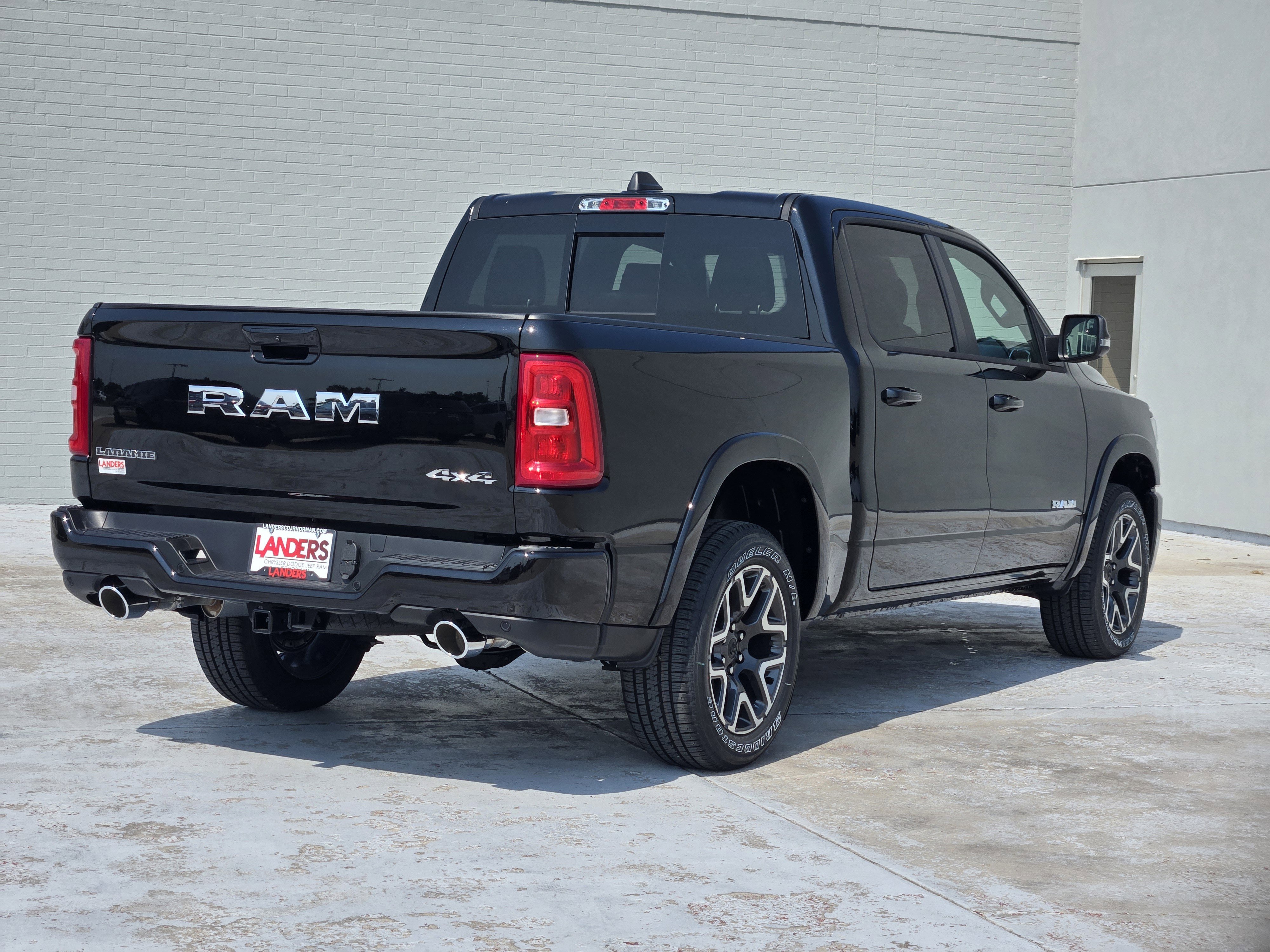 New 2026 Diamond Black Crystal Pearl-Coat Exterior Paint RAM Laramie image 4