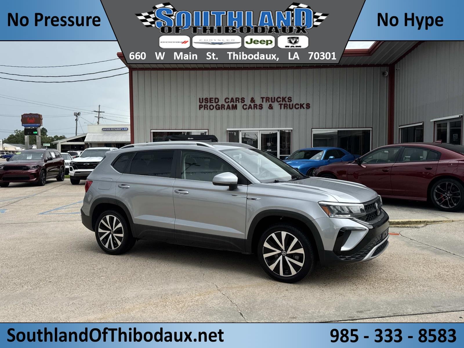Used 2024 Pyrite Silver Metallic Volkswagen SE image 1