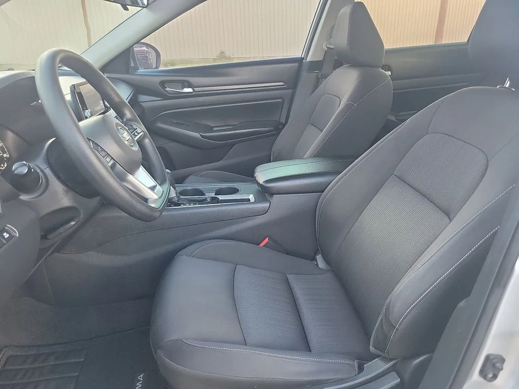 Used 2022 Silver Nissan 2.5 S image 18