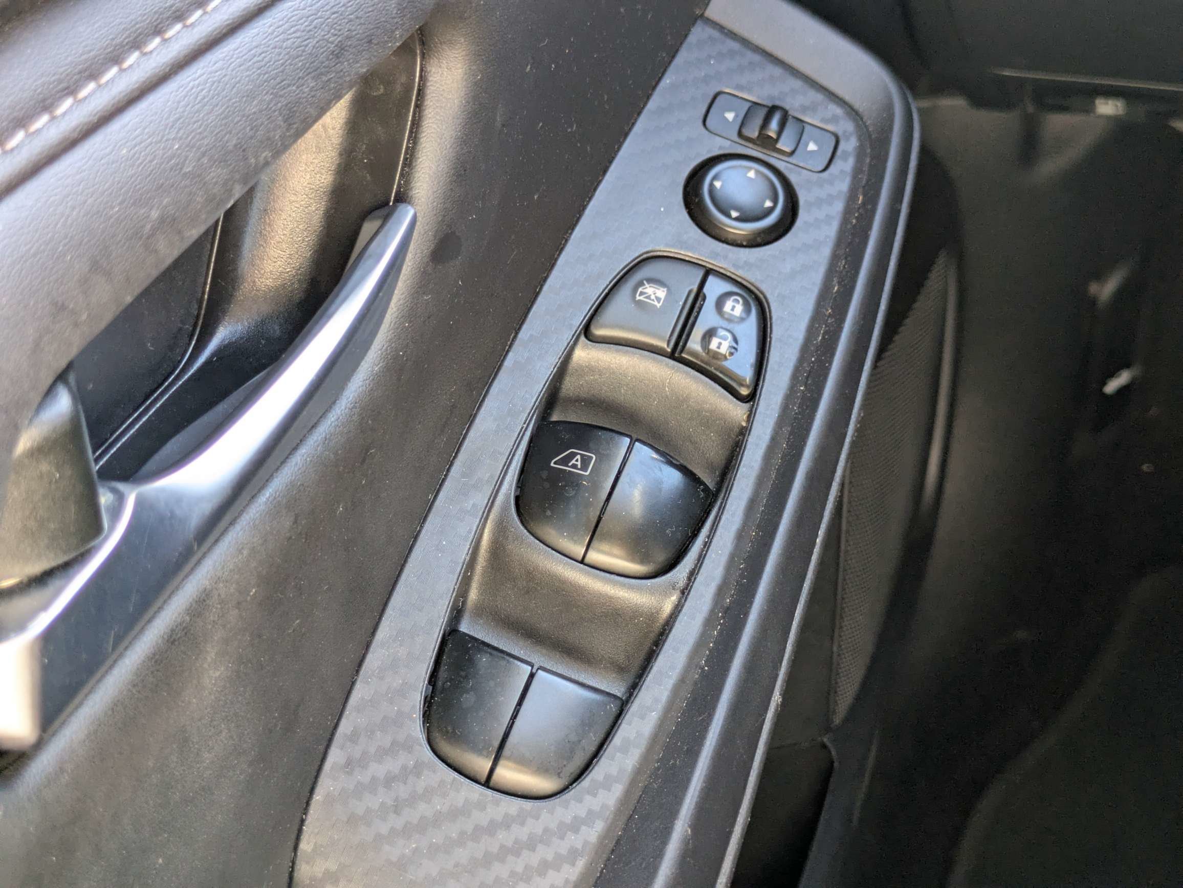Used 2024 White Nissan SV image 18