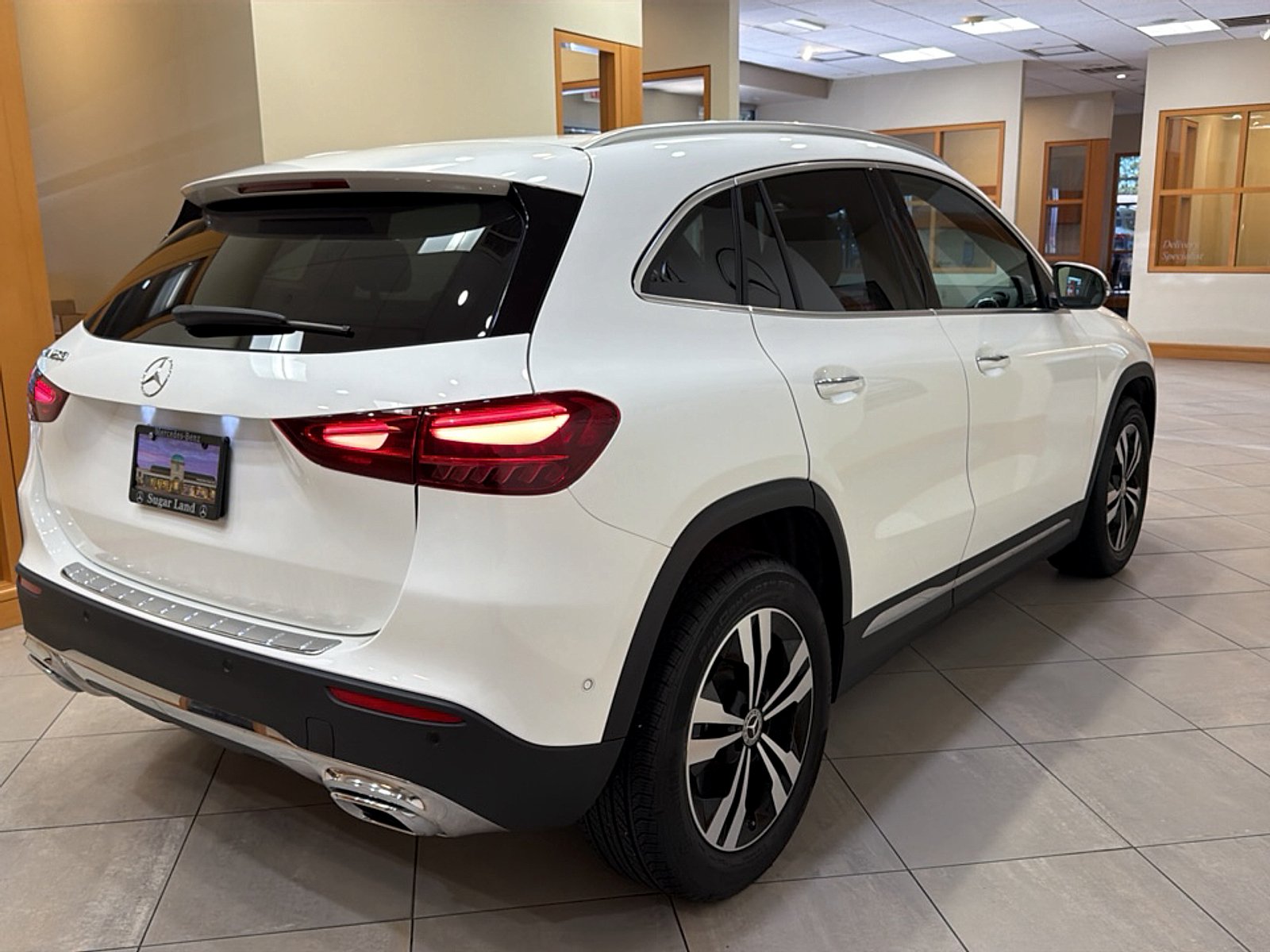 Certified Used 2025 Polar White Mercedes-Benz 4MATIC® image 6