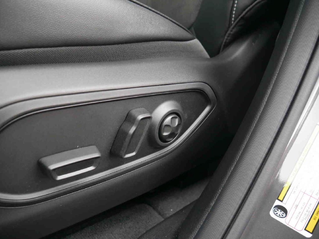 New 2026 Baltic Gray Metallic Clear-Coat Exterior Paint Jeep Laredo image 22