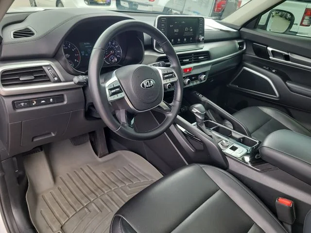 Used 2021 White Kia S image 19