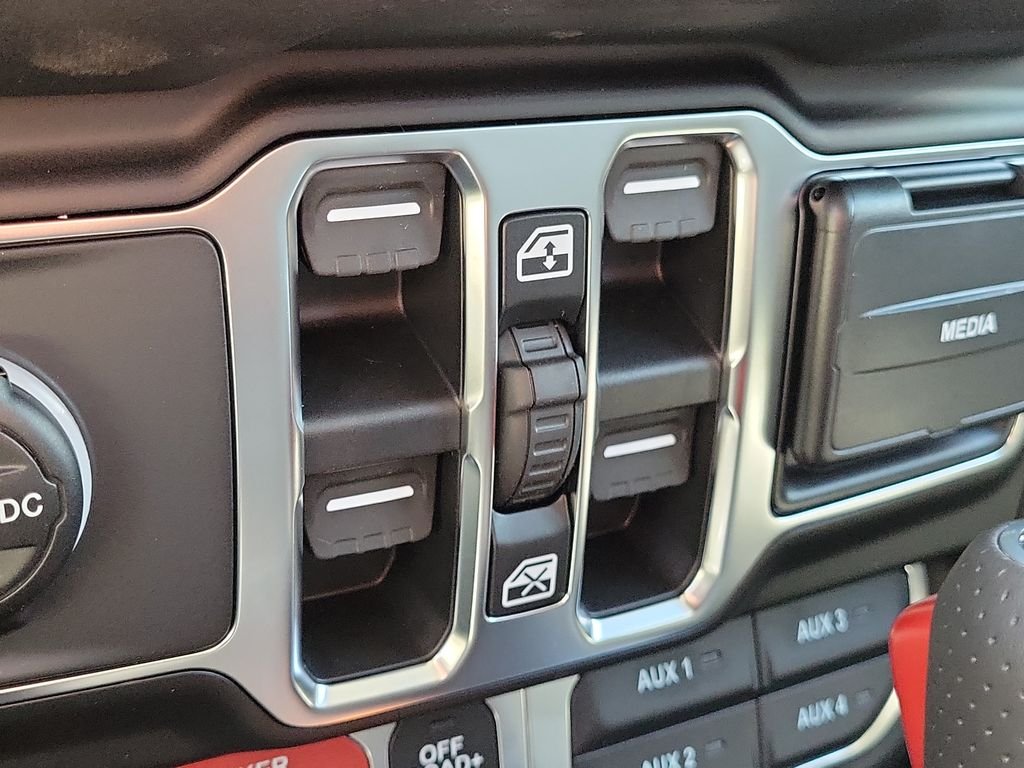 New 2026 Black Clear-Coat Exterior Paint Jeep Mojave X image 23