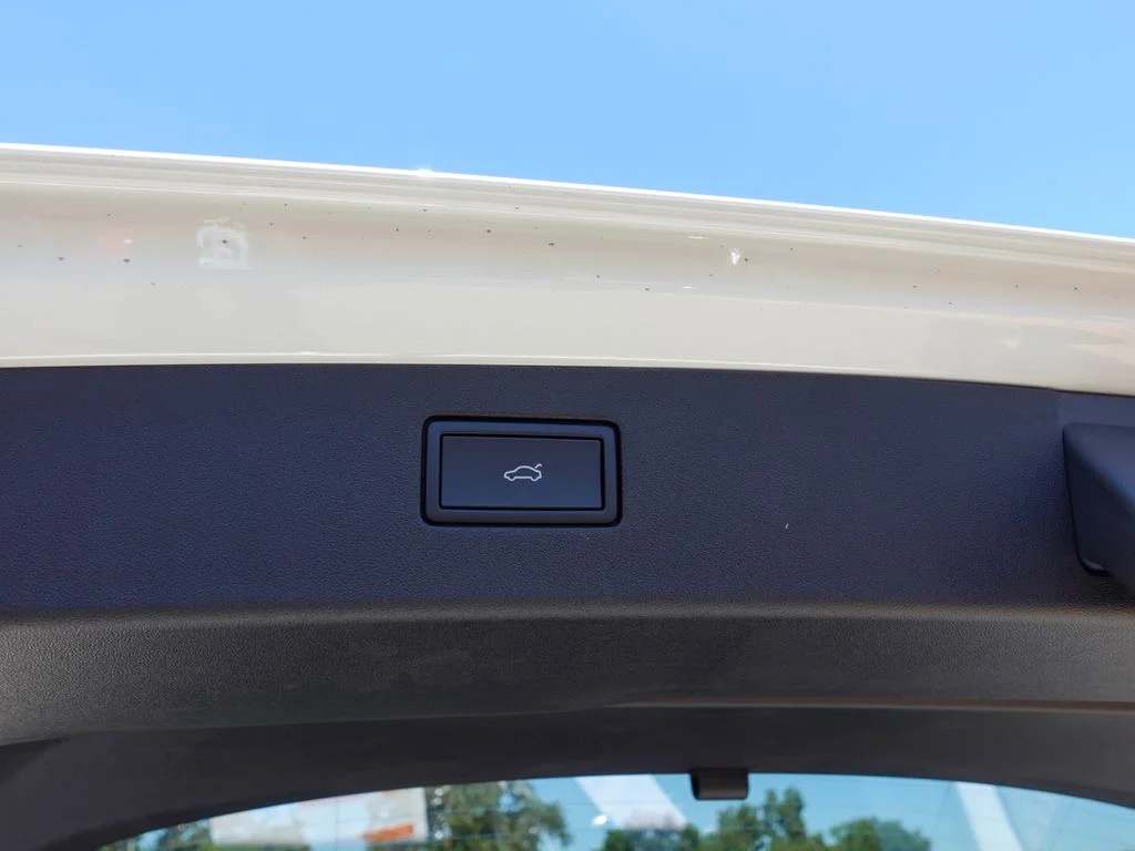 New 2026 Opal White w/Deep Black Roof Volkswagen 2.0T SE R-Line Black image 26