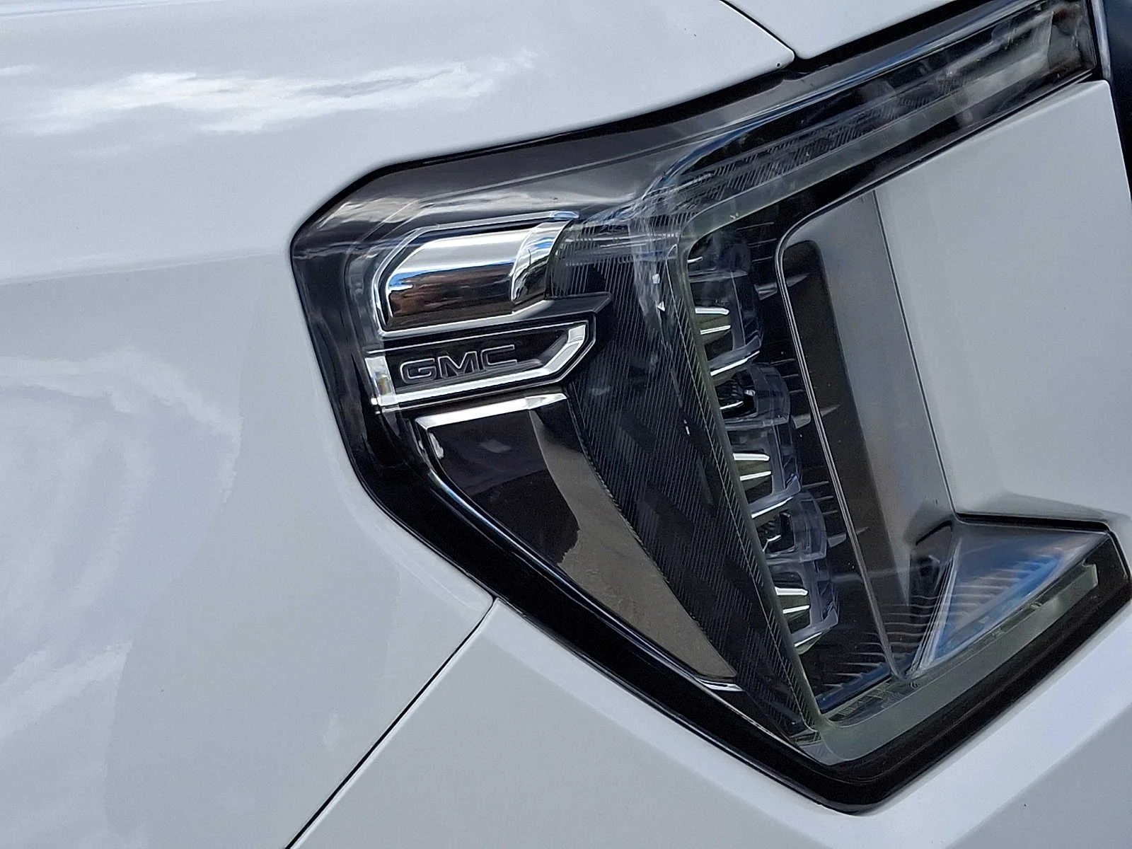 Used 2023 Summit White GMC AT4 image 9