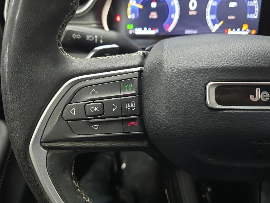 Used 2023 White Jeep Altitude image 19