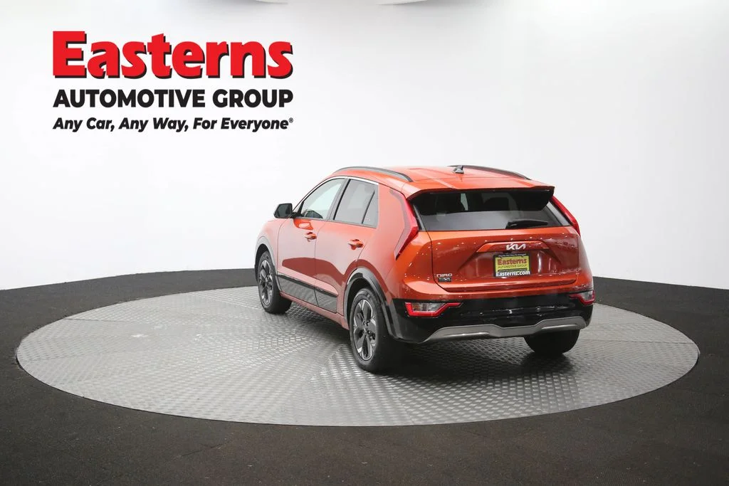 Used 2023 Red Kia Wind image 64