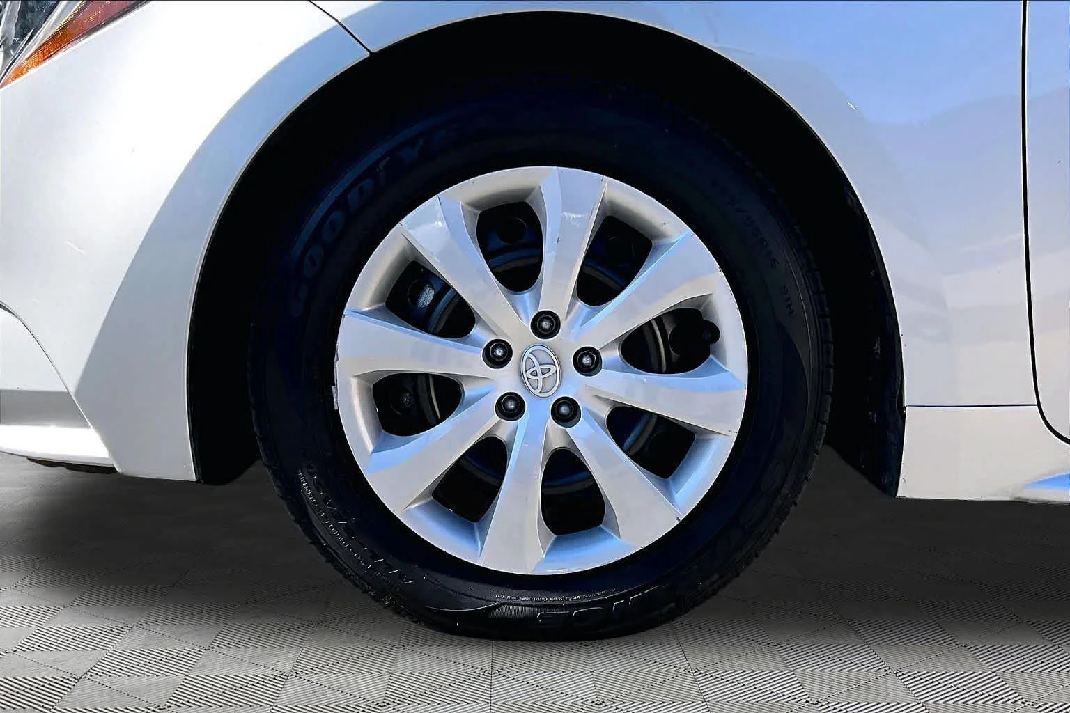 Used 2025 Classic Silver Metallic Toyota LE image 11