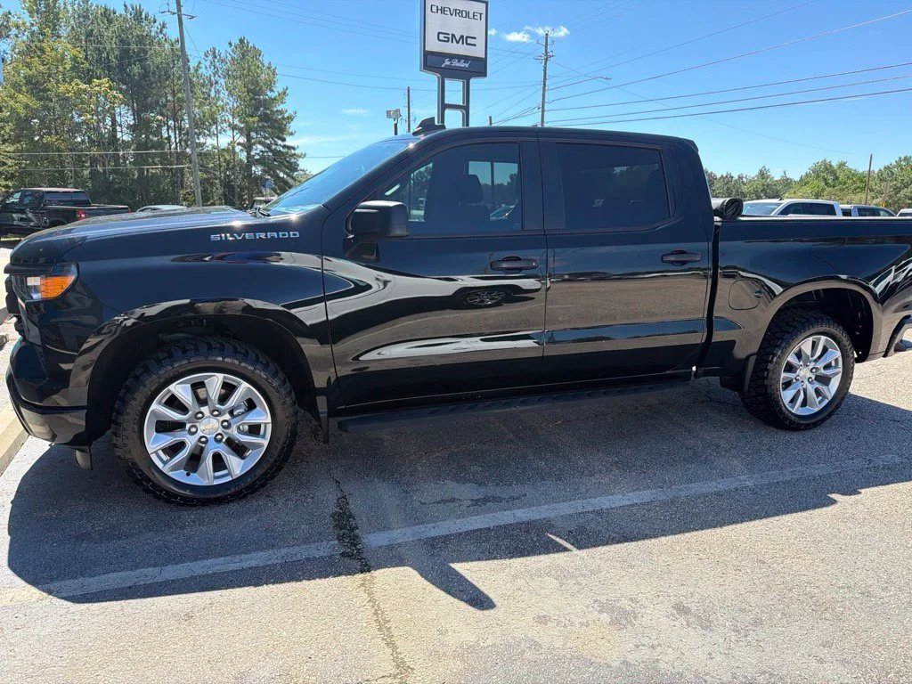 Used 2022 BLACK Chevrolet Custom image 4