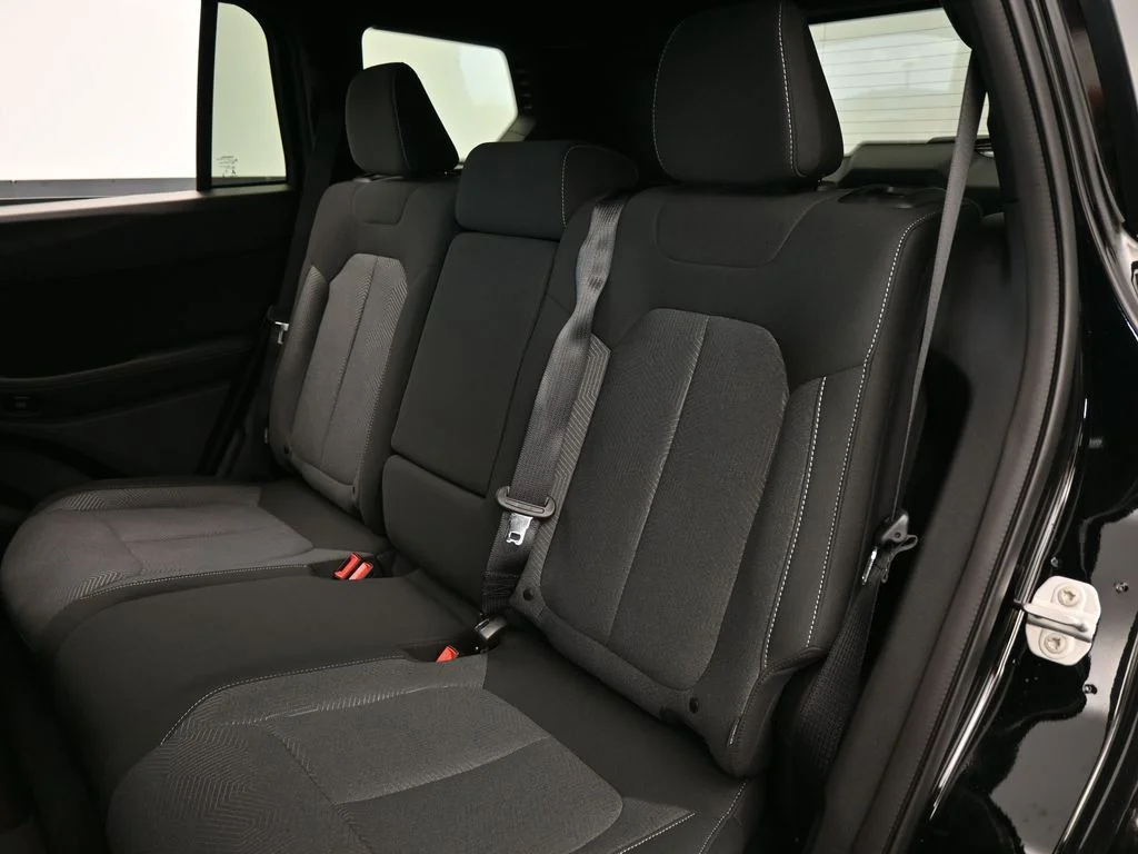 New 2026 Diamond Black Crystal Pearl-Coat Exterior Paint Jeep Laredo image 27