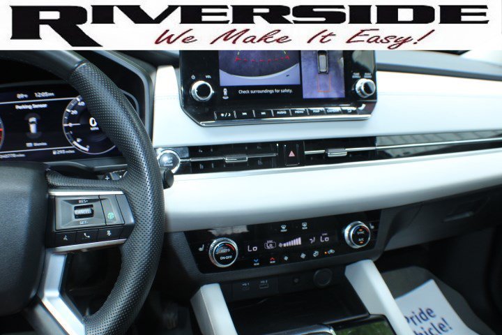 Used 2024 White Mitsubishi SEL image 12