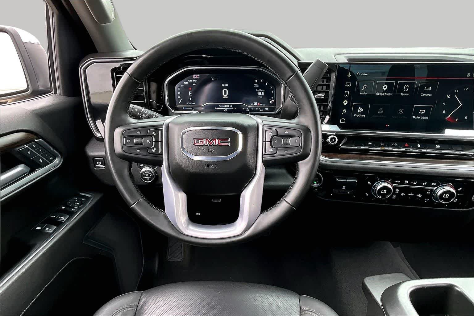 Used 2025 Onyx Black GMC SLT image 6