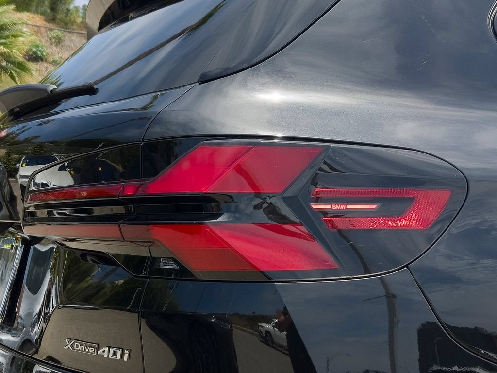 New 2026 Black Sapphire Metallic BMW xDrive40i image 4
