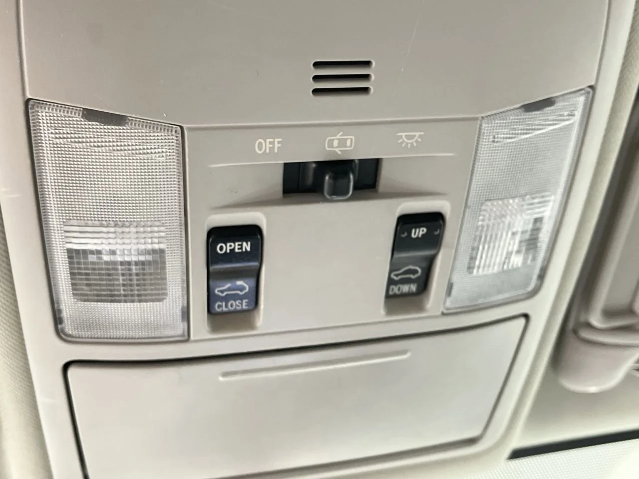 Used 2016 Gray Toyota XLE image 22