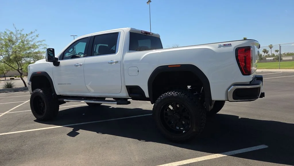 Used 2023 White GMC SLT image 7