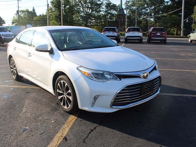 Used 2017 Blizzard Pearl Toyota XLE image 4